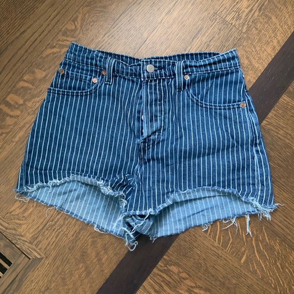 LEVI'S® X STRANGER THINGS Ribcage Denim Shorts Pinstripe Blue Size 28 Women’s - Picture 5 of 16